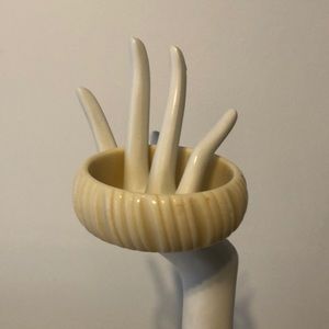 Ivory-look costume jewelry bangle